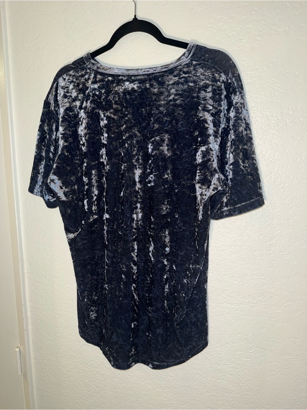 Forever 21 Black Crushed Velvet Short Sleeve Tee